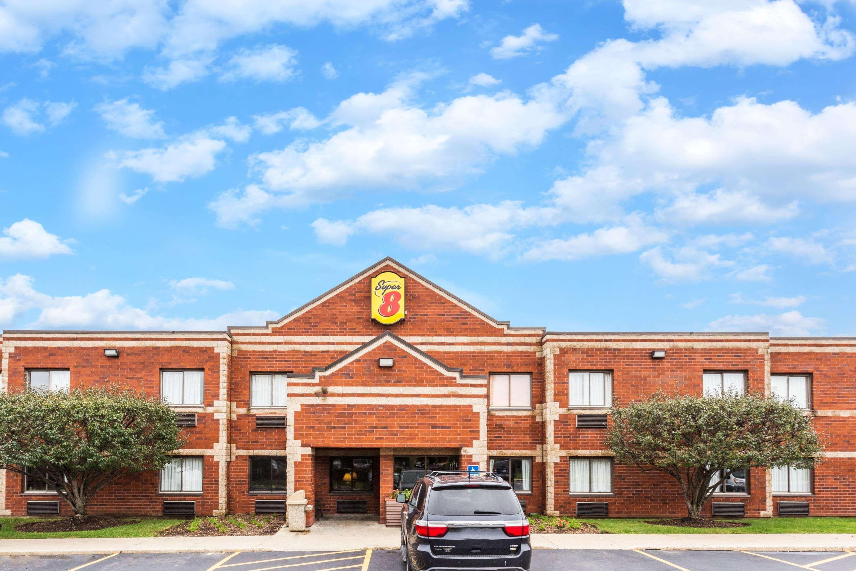 Super 8 By Wyndham Elgin Otel Dış mekan fotoğraf