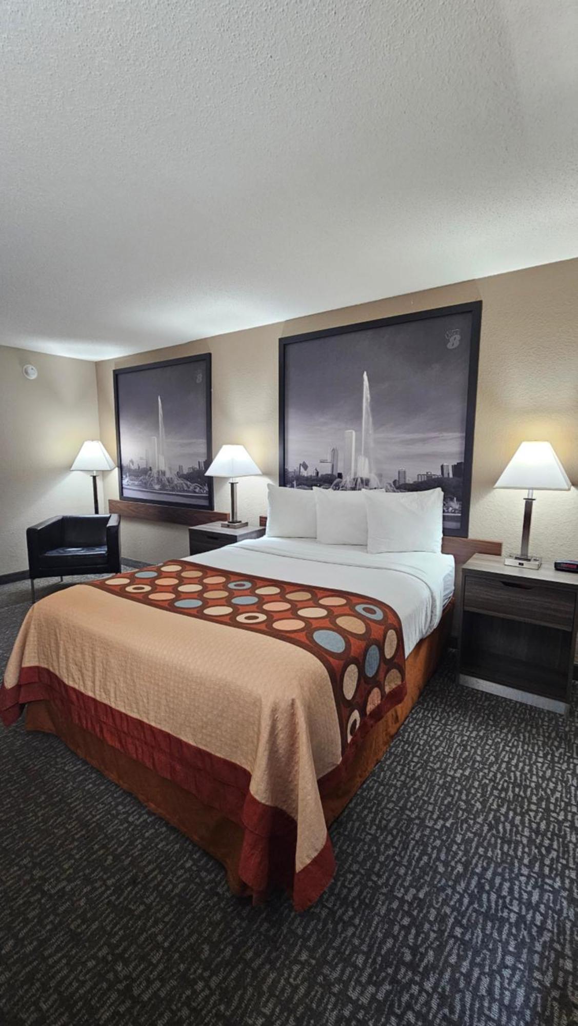 Super 8 By Wyndham Elgin Otel Dış mekan fotoğraf